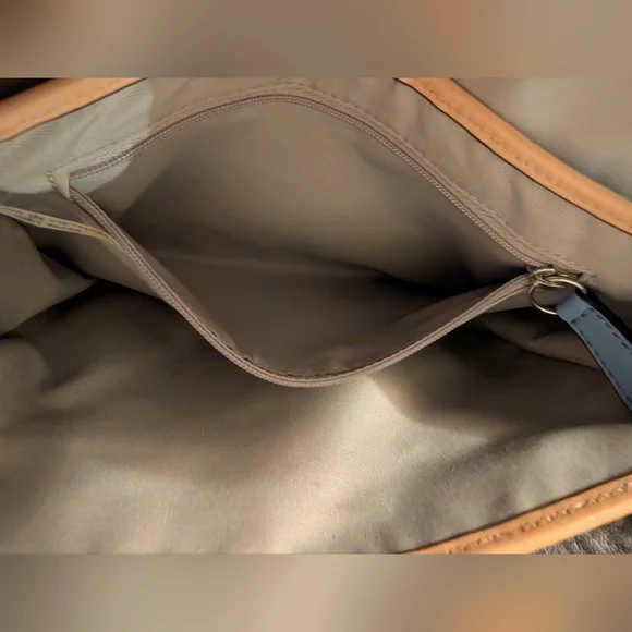 Coach patent Leather Quilted Blue and Tan Crossbody Bag In Good Shape! - Picture 8 of 11